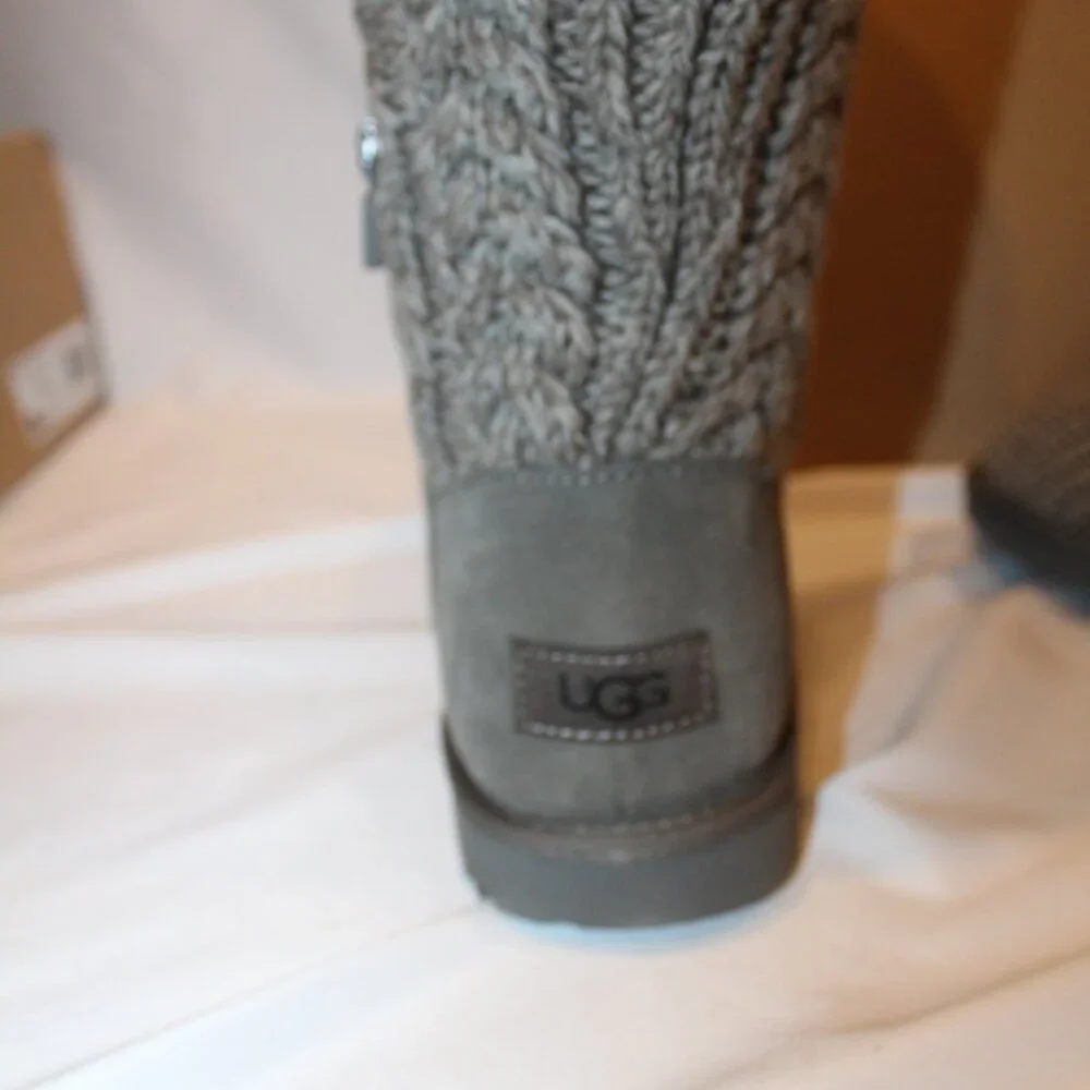 NIB UGG YOUTH GRAY KNIT SWEATER TALL WINTER FASHION BOOTS SZ 3 4‎